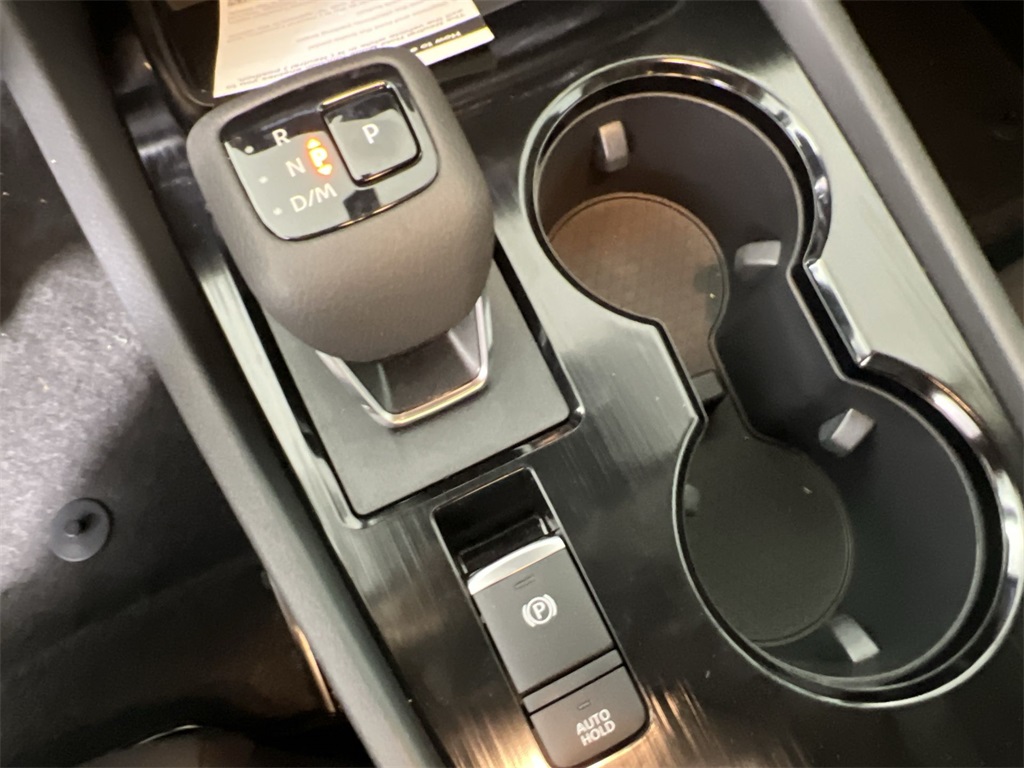 2025 Nissan Rogue S photo 21