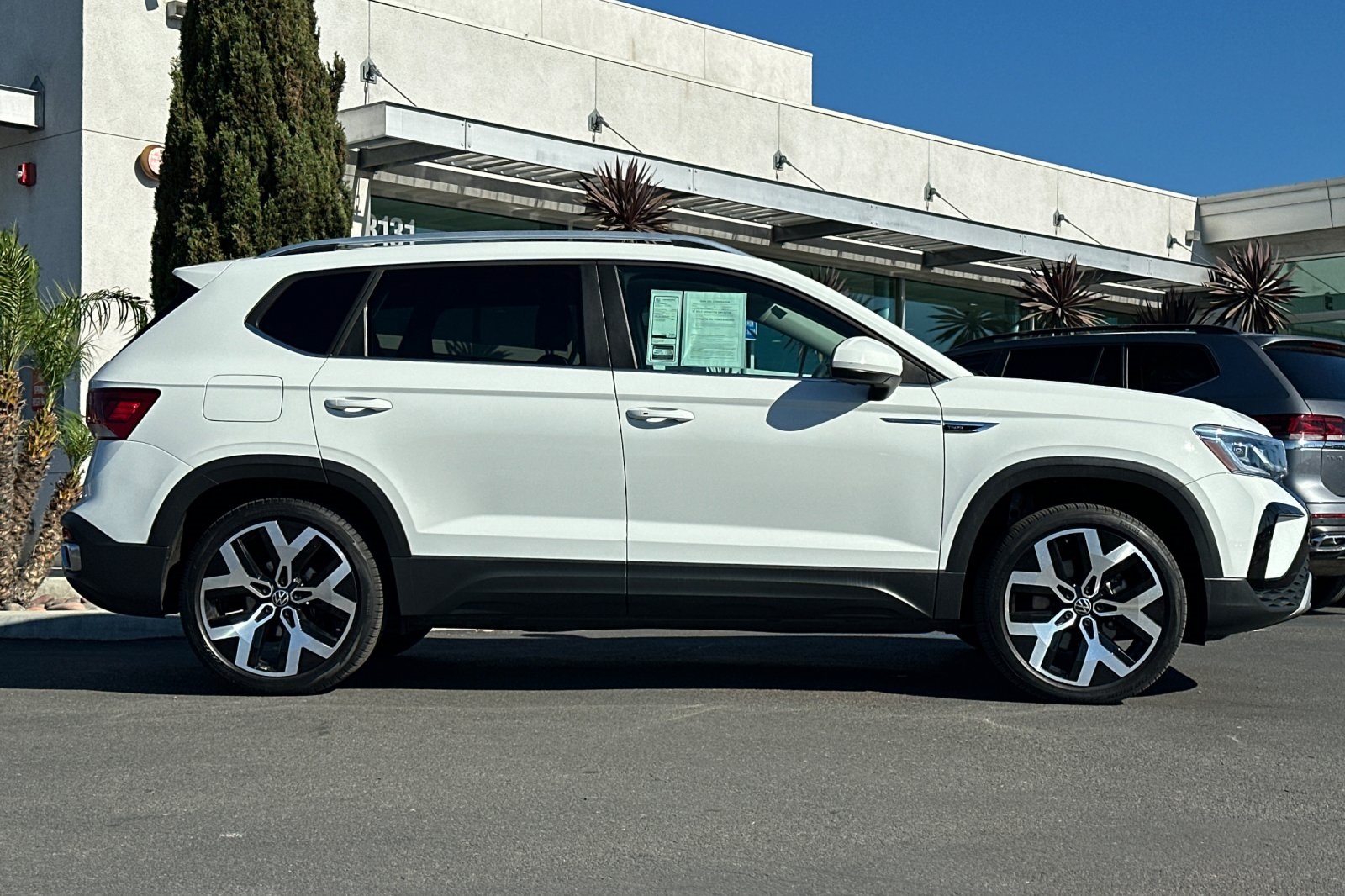 2022 Volkswagen Taos SEL photo 3
