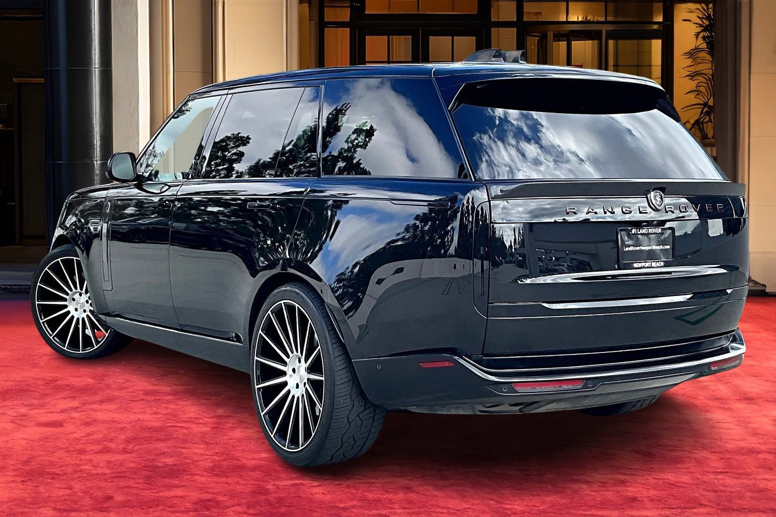 2023 Land Rover Range Rover SE photo 9