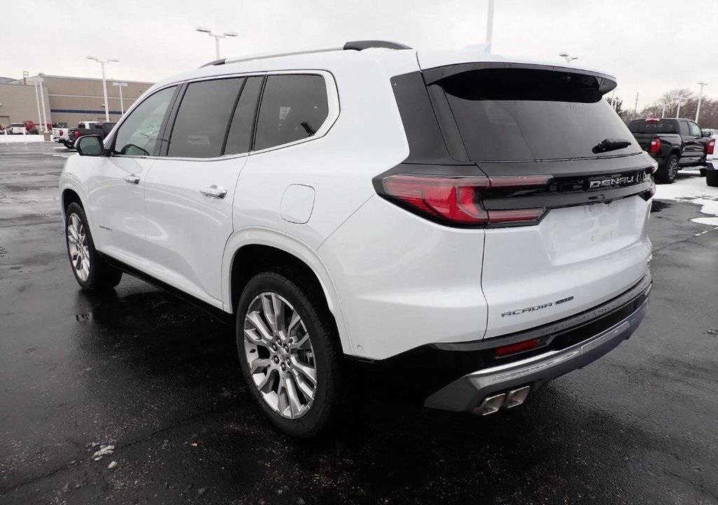 2024 GMC ACADIA - Image 4