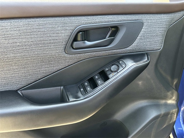 2023 Nissan Rogue S photo 28