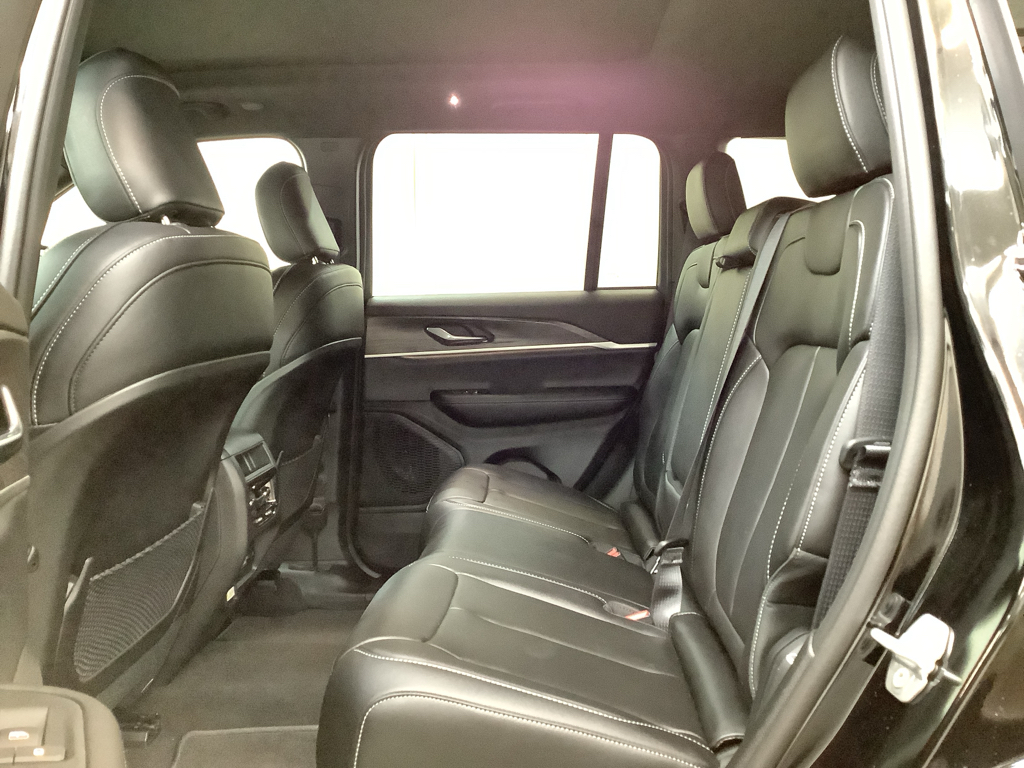 2025 Jeep Grand Cherokee Limited photo 10