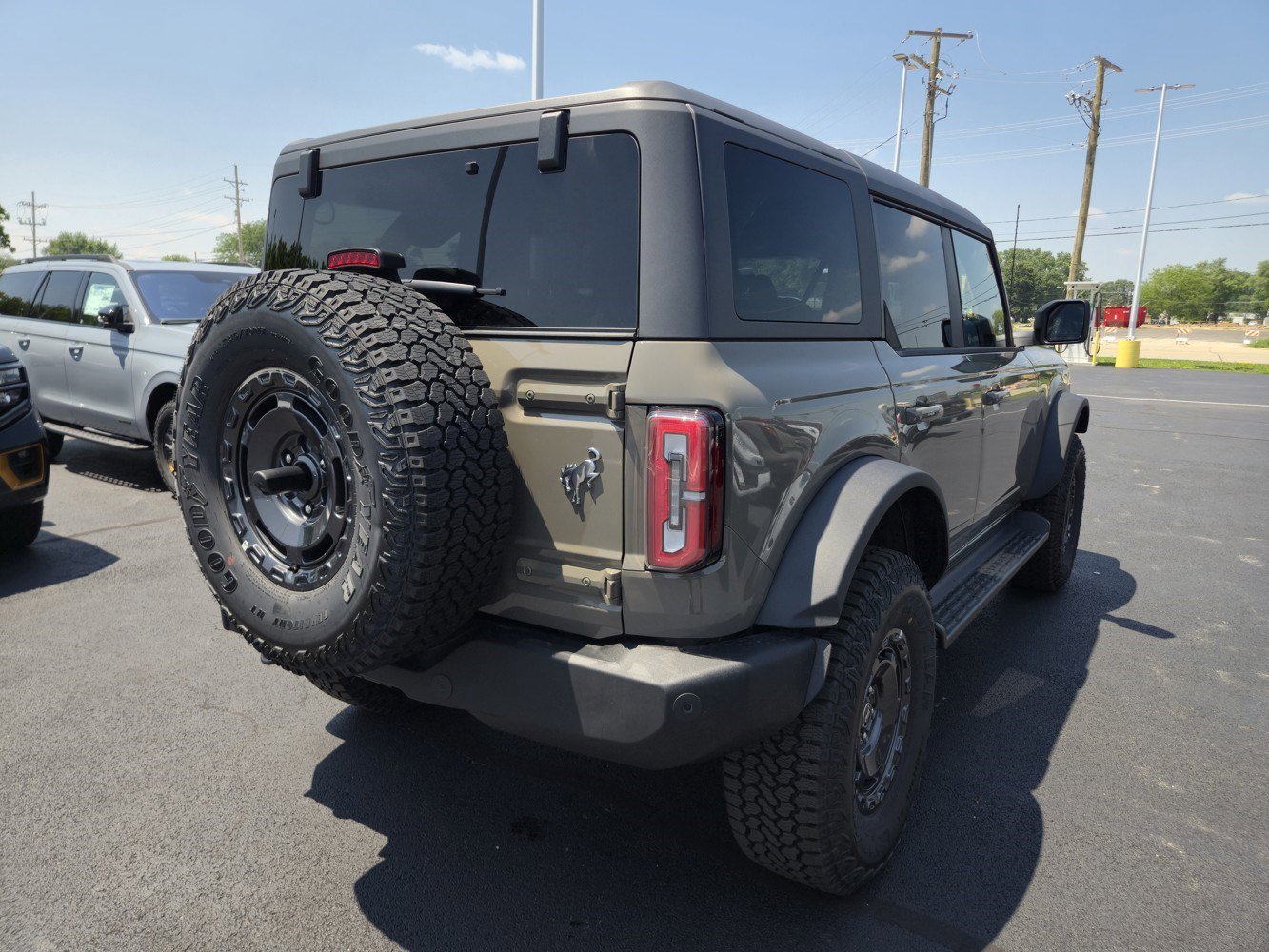 2025 Ford Bronco Outer Banks photo 3