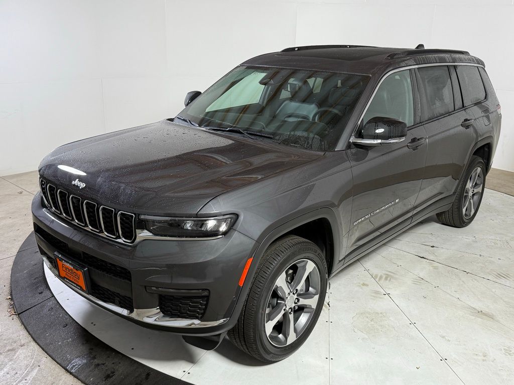 2025 Jeep Grand Cherokee Limited photo 3