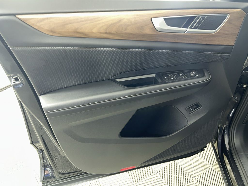 2024 Volkswagen Atlas SE Technology photo 9