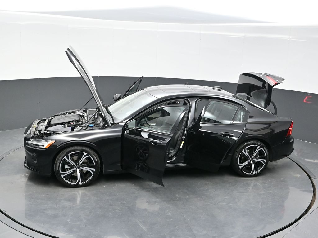 2024 Volvo S60 B5 Plus photo 33