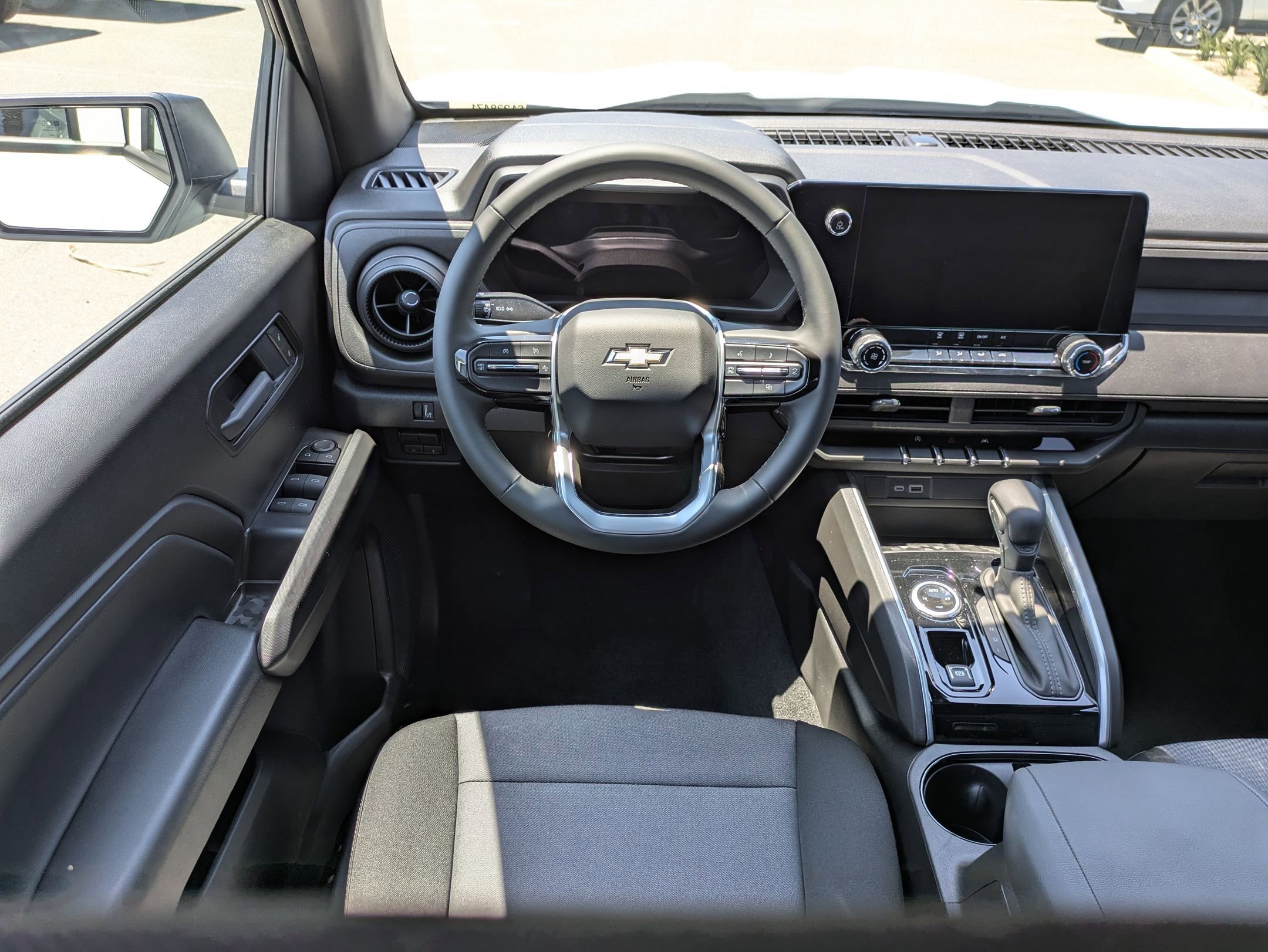 2025 Chevrolet Colorado LT photo 13