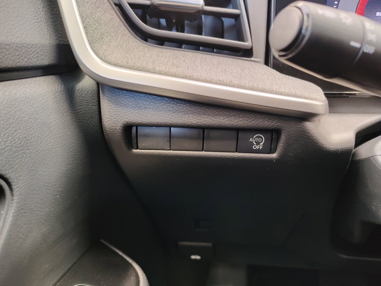 2026 Nissan Kicks SV photo 22