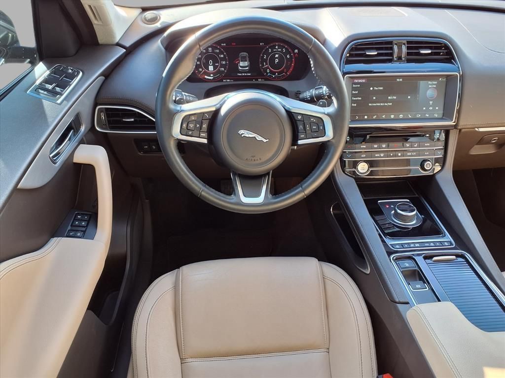 2020 Jaguar F-PACE Prestige photo 4