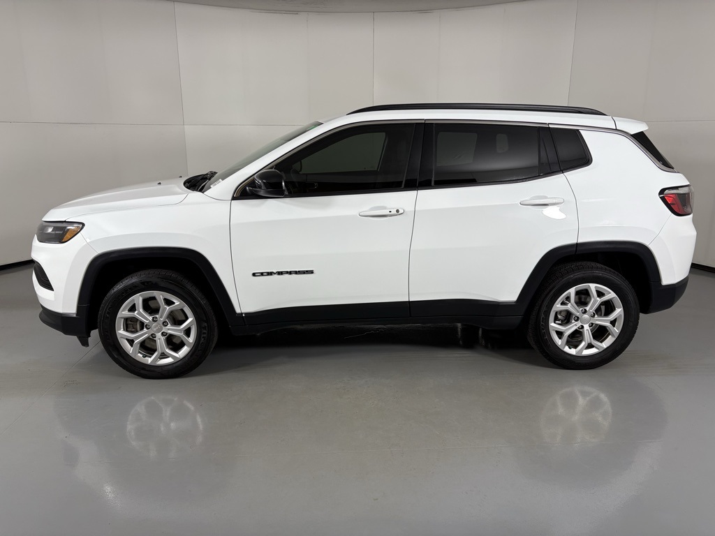 2024 Jeep Compass Latitude photo 3