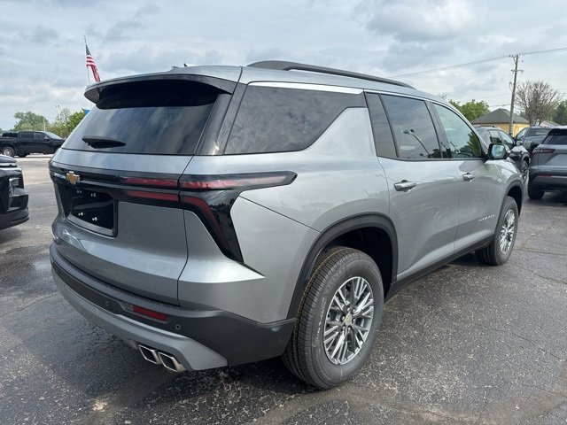 2025 Chevrolet Traverse photo 2
