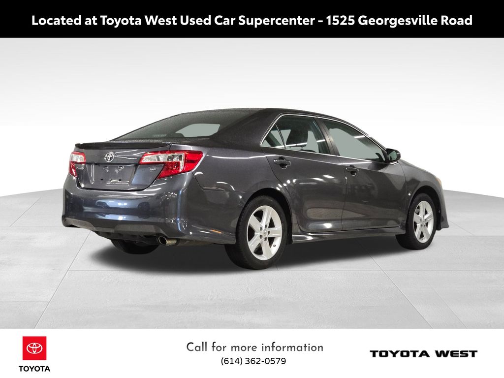 2014 Toyota Camry SE photo 3