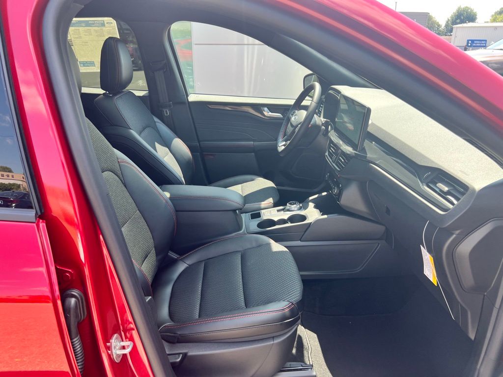 2025 Ford Escape ST-Line photo 29