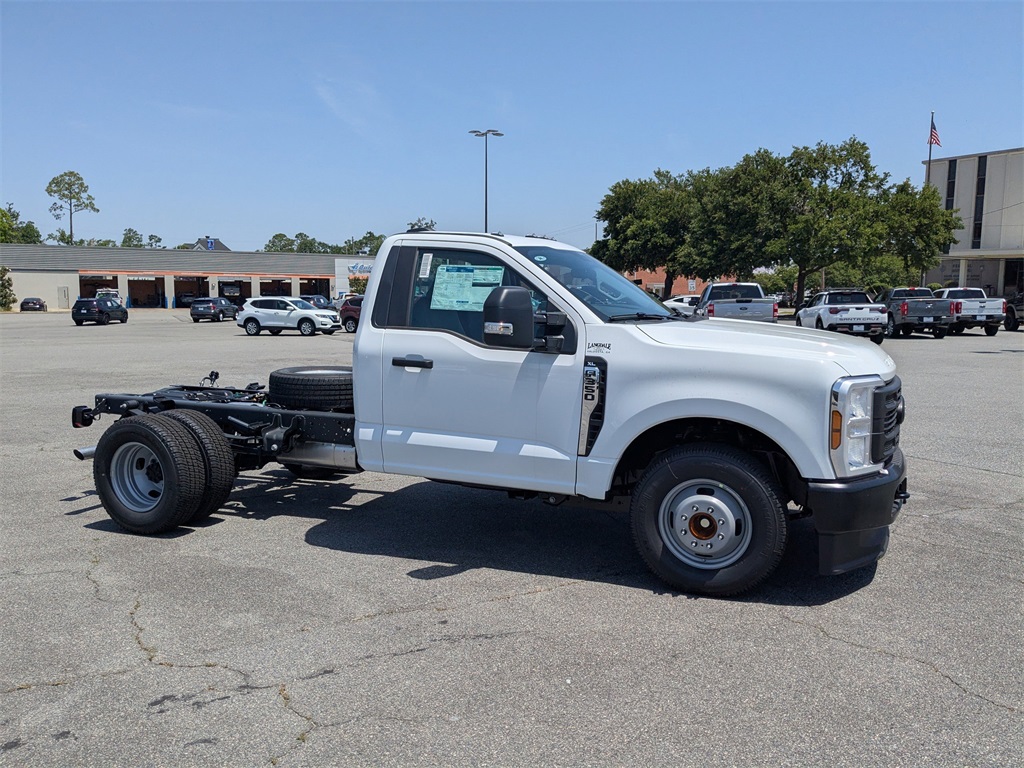 2025 Ford F-350 XL photo 2