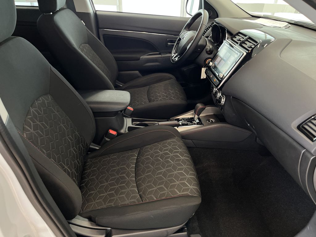 2024 Mitsubishi Outlander Sport LE photo 29
