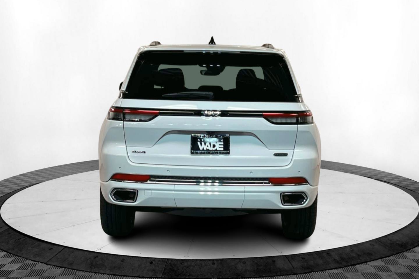 2023 Jeep Grand Cherokee Overland photo 4