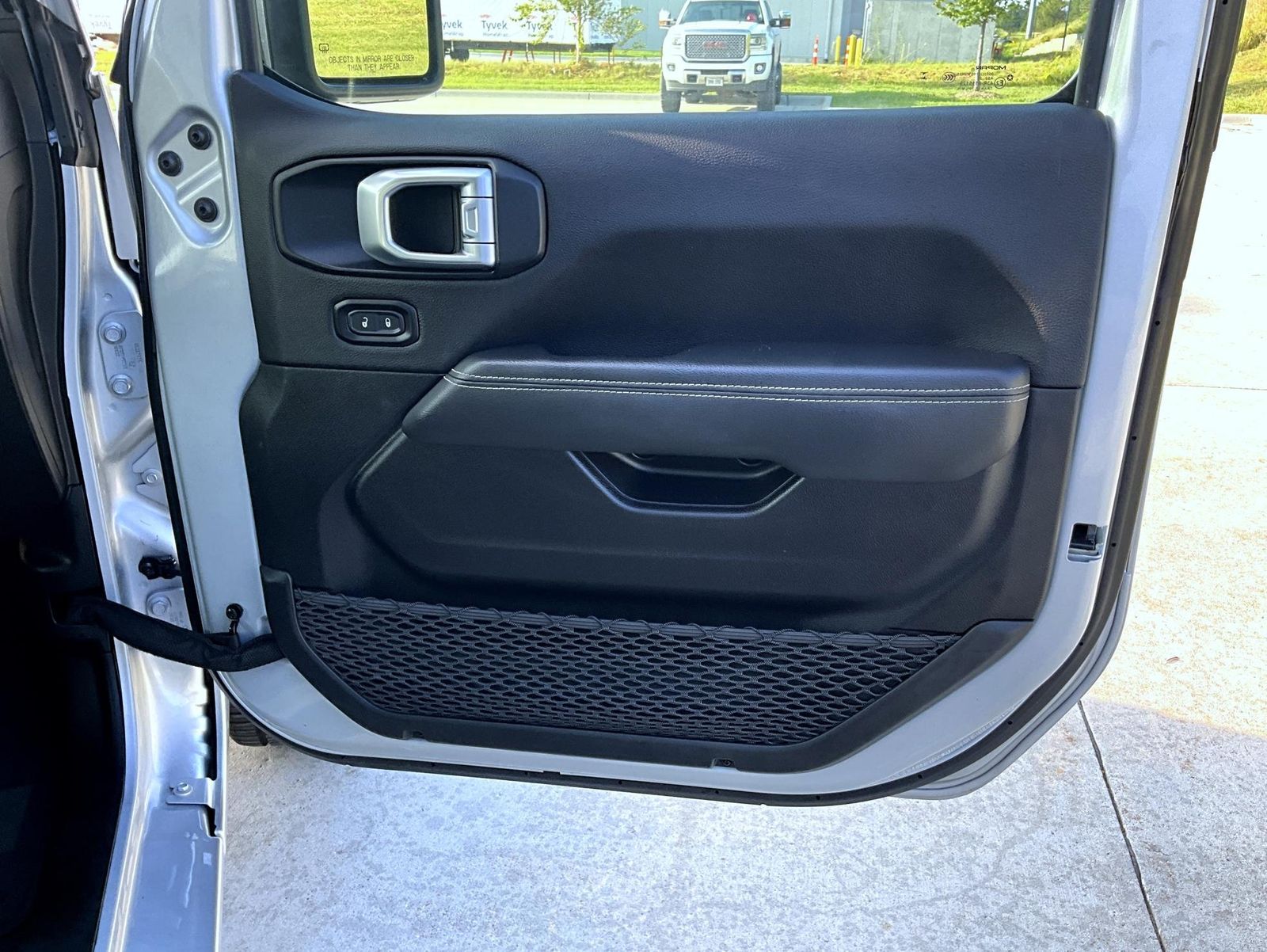 2023 Jeep Wrangler Sahara 4xe photo 17