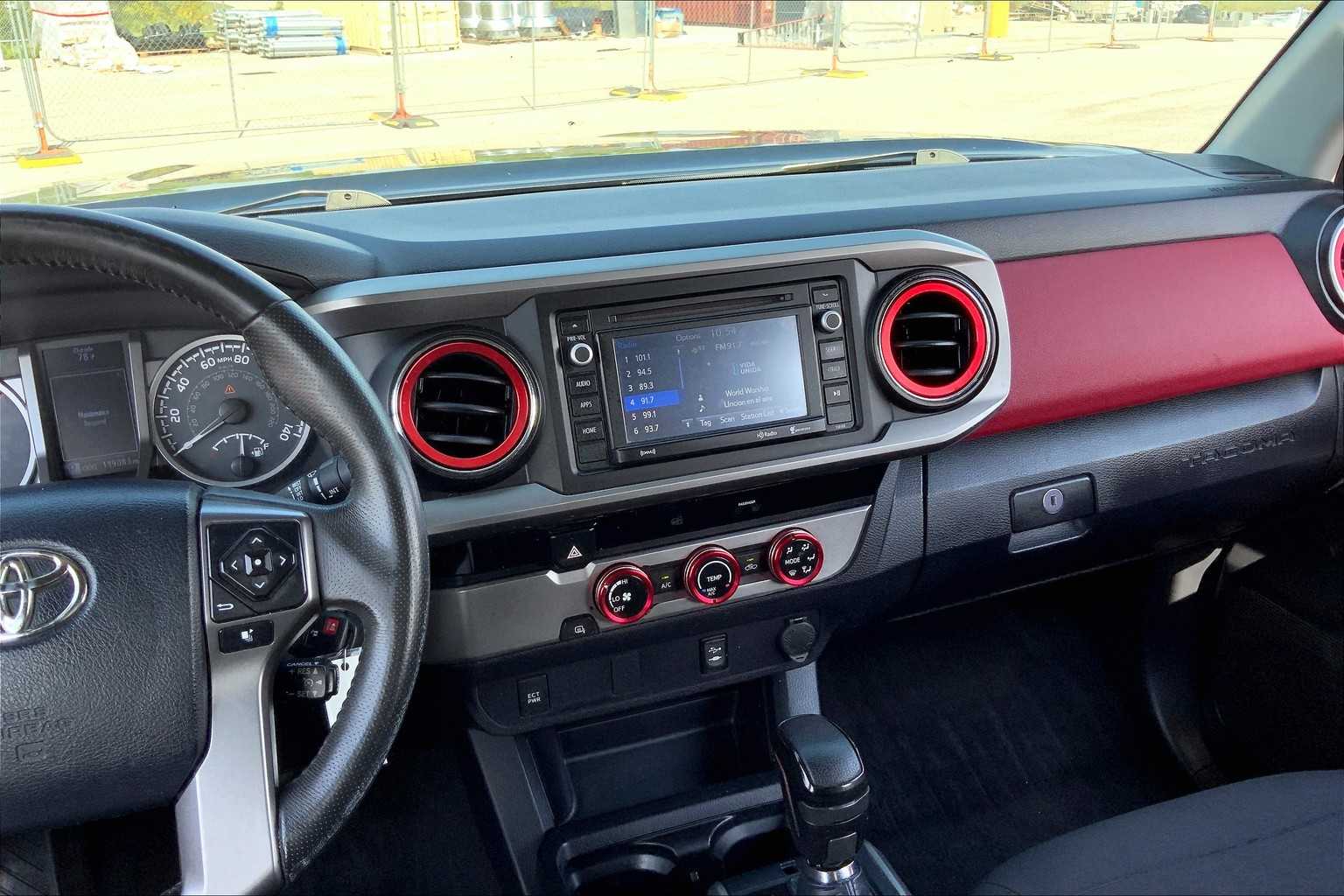 2017 Toyota Tacoma SR5 photo 6