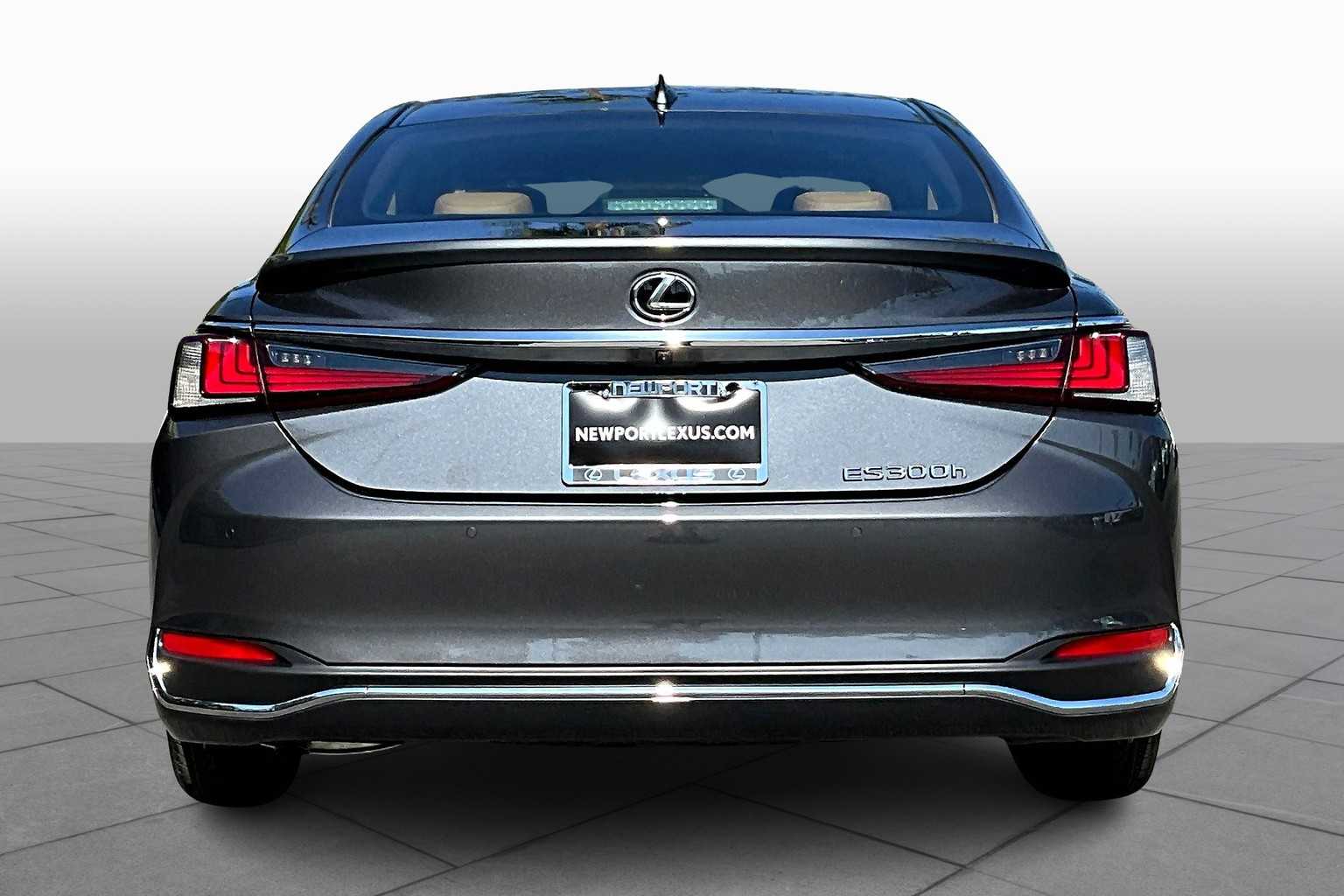 2025 Lexus ES 300h photo 4