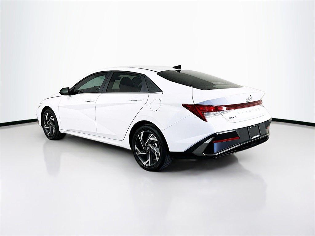 2025 Hyundai Elantra SEL Convenience photo 4