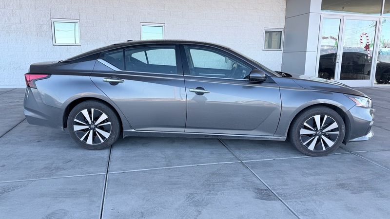 Used 2021 Nissan Altima SV with VIN 1N4BL4DV9MN416530 for sale in Pahrump, NV