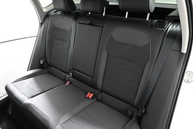 2025 Volkswagen Taos SE photo 6