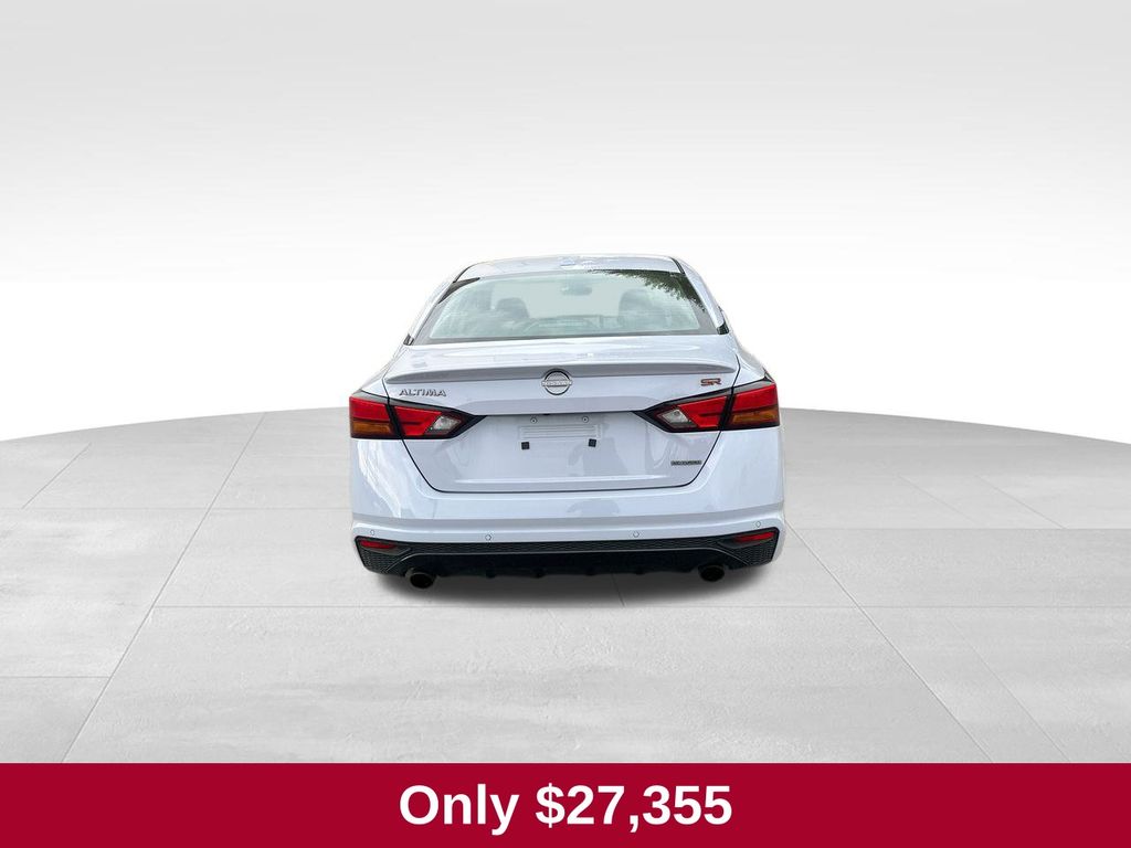 2024 Nissan Altima SR photo 4