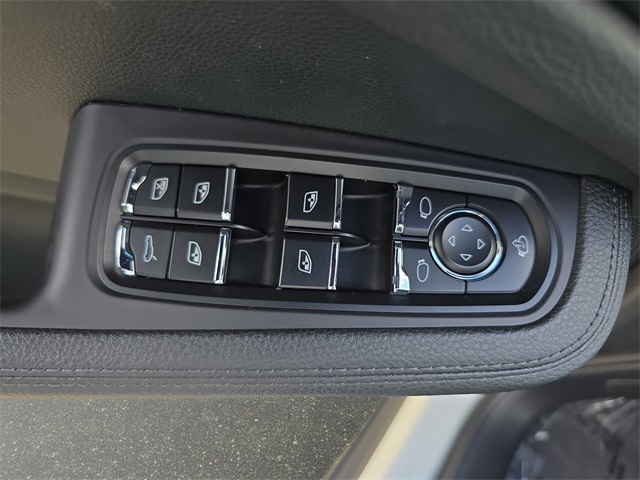 2022 Porsche Macan Base photo 26