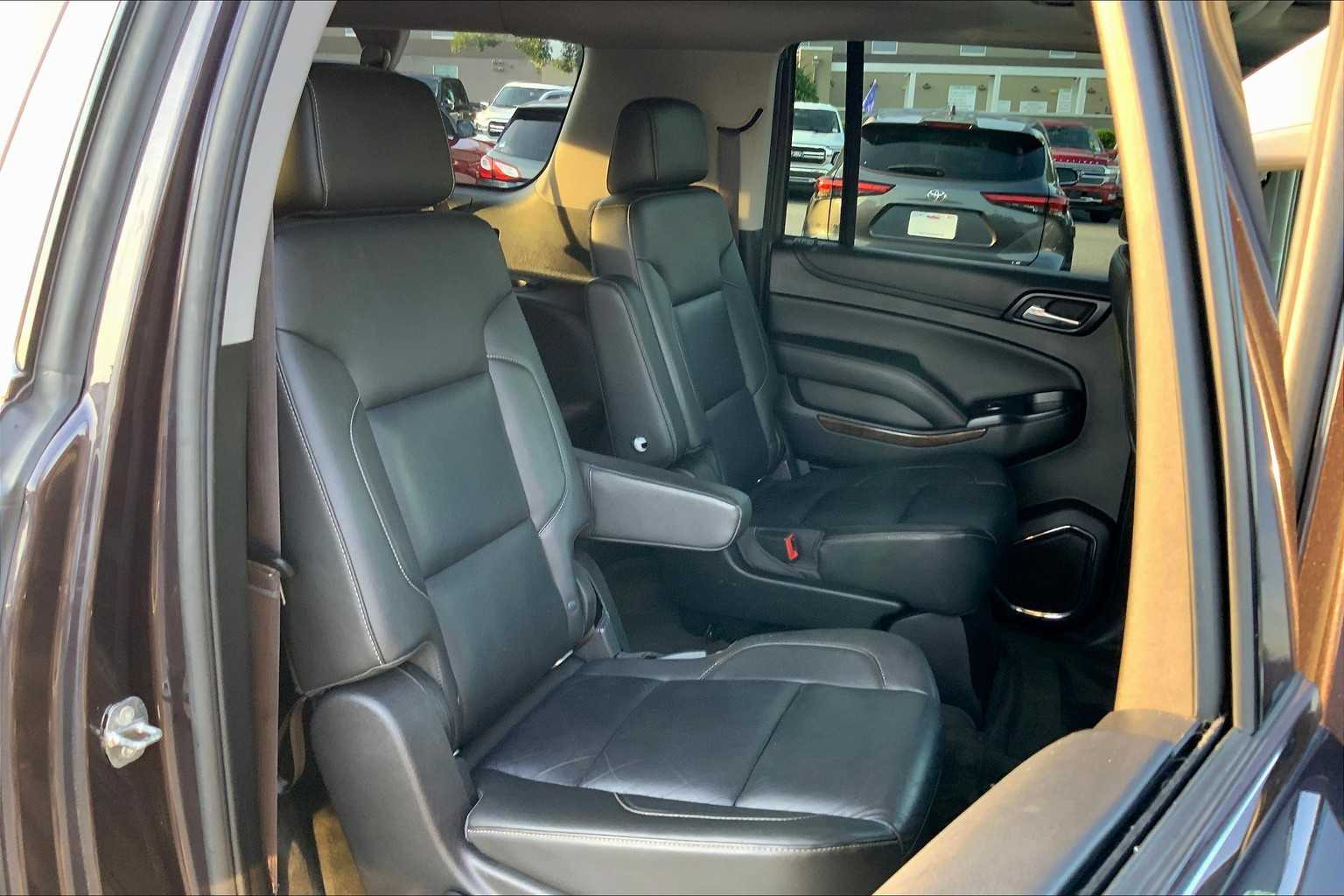2015 Chevrolet Suburban LT photo 19