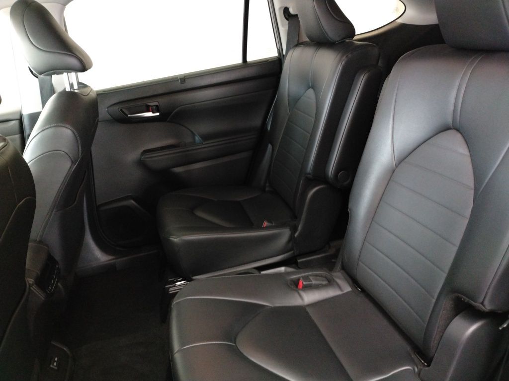 2024 Toyota Highlander XLE photo 12
