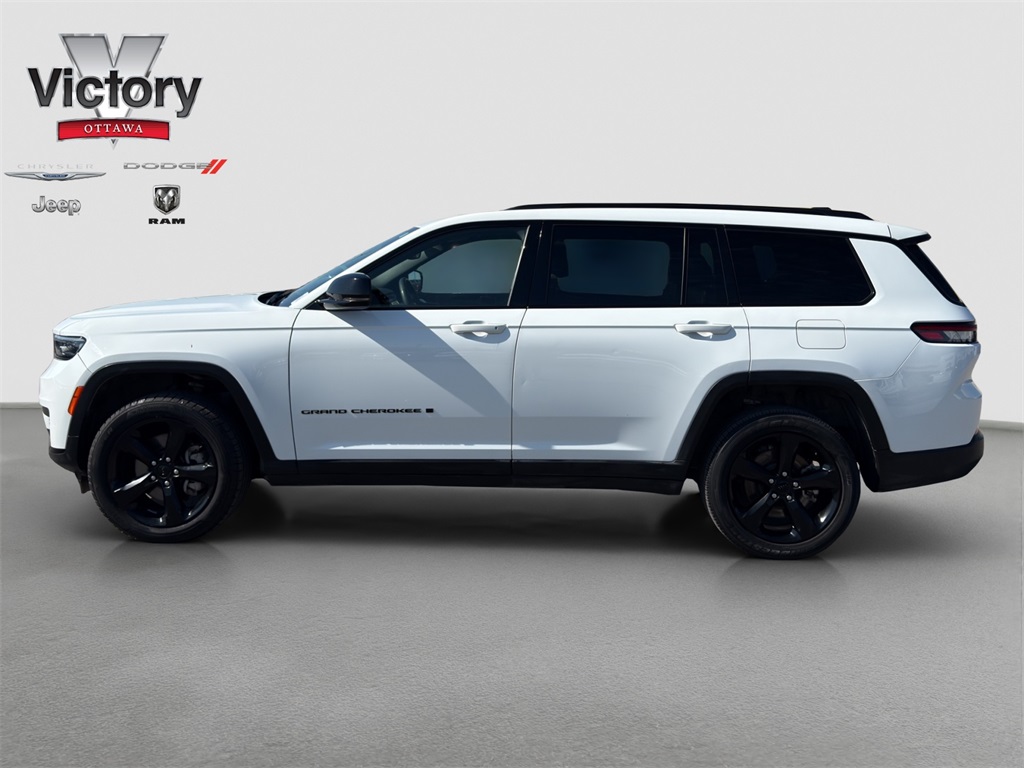 2023 Jeep Grand Cherokee Laredo Altitude photo 3