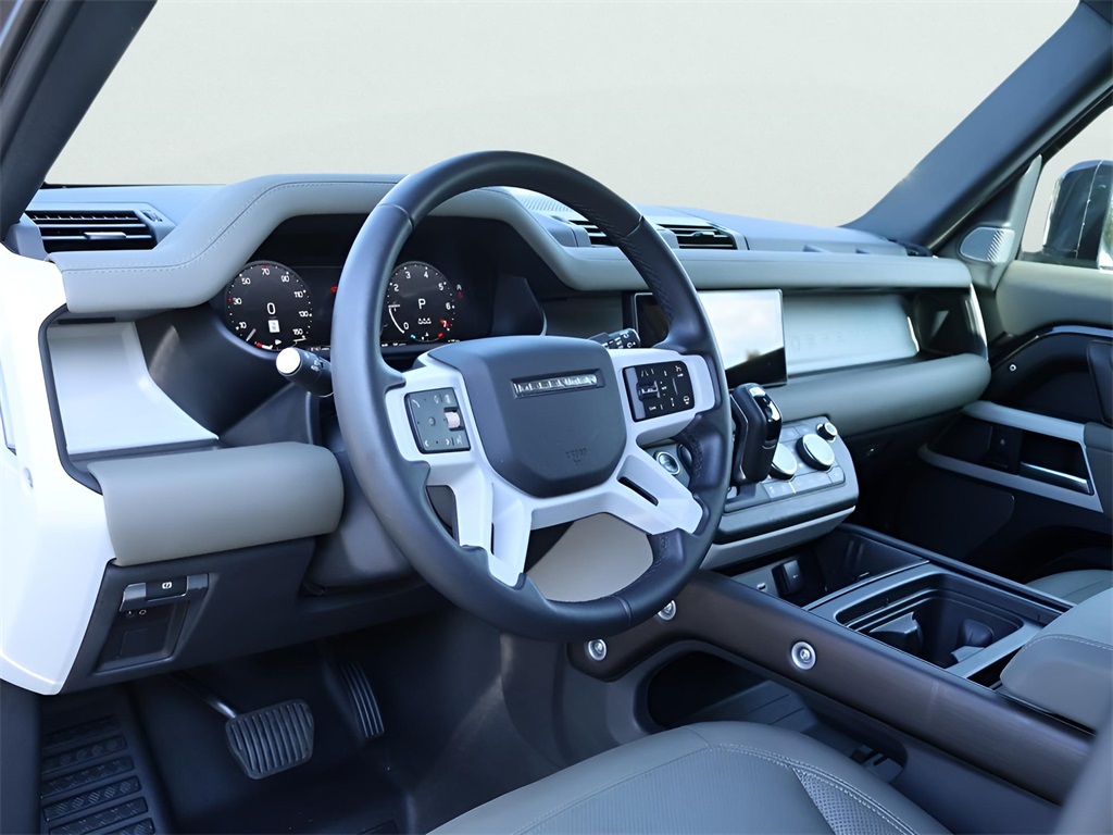 2024 Land Rover Defender 110 S photo 10