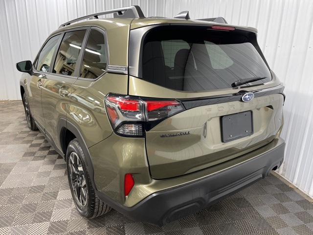2025 Subaru Forester Premium photo 5