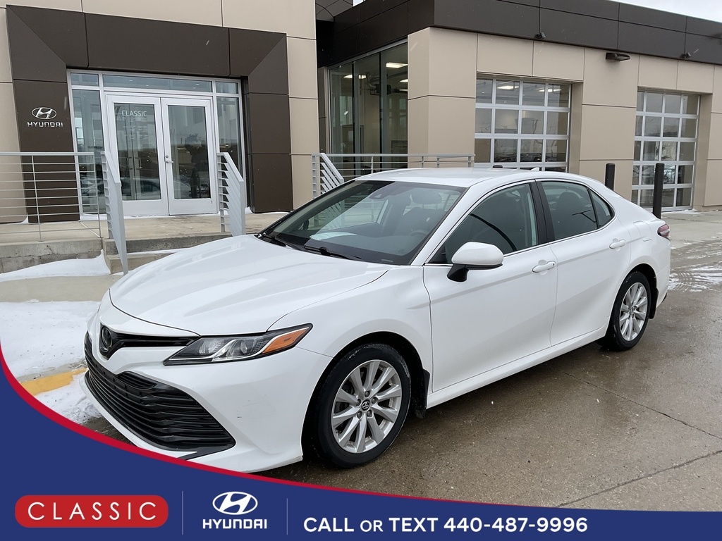 2019 Toyota Camry LE's photo