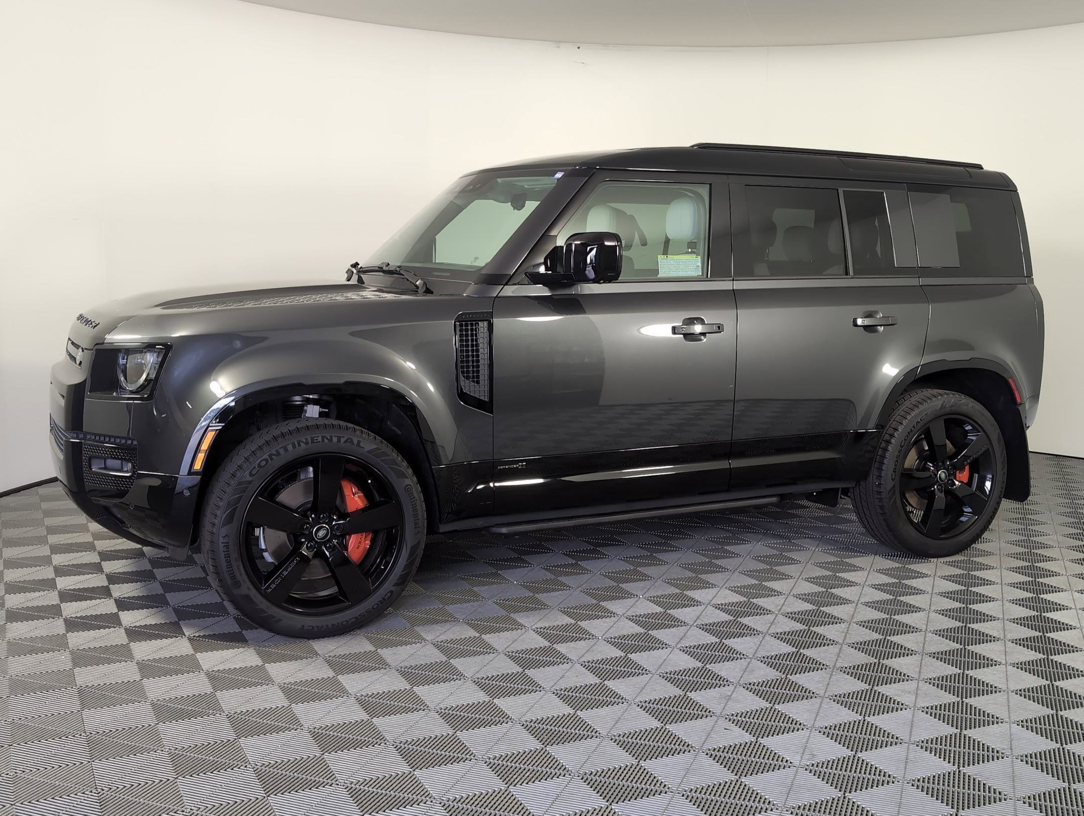 2025 Land Rover Defender X's photo