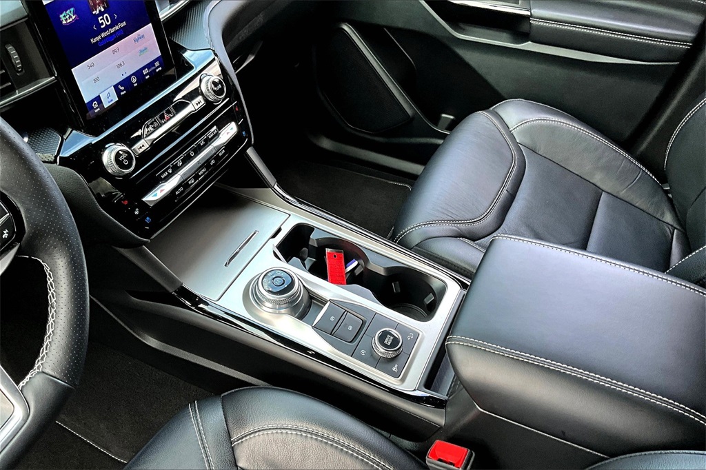 2023 Ford Explorer ST photo 19