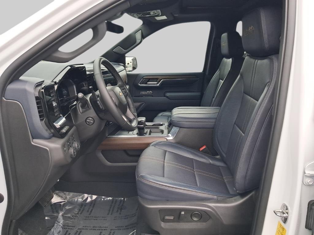 2023 Chevrolet Silverado 1500 High Country photo 7