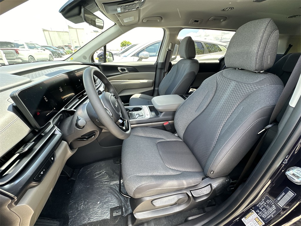 2025 Kia Carnival LX photo 3