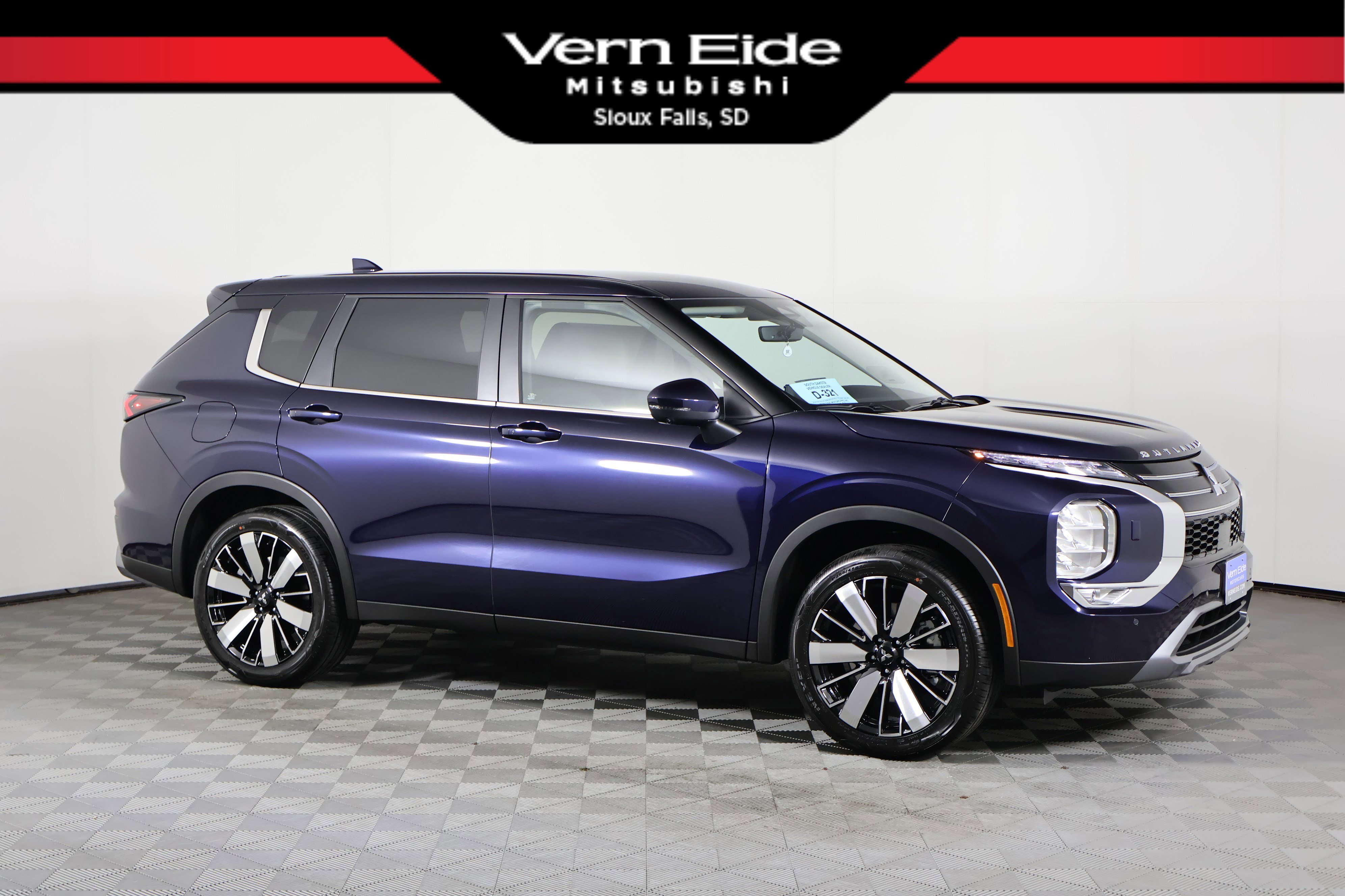 2026 Mitsubishi Outlander SE's photo