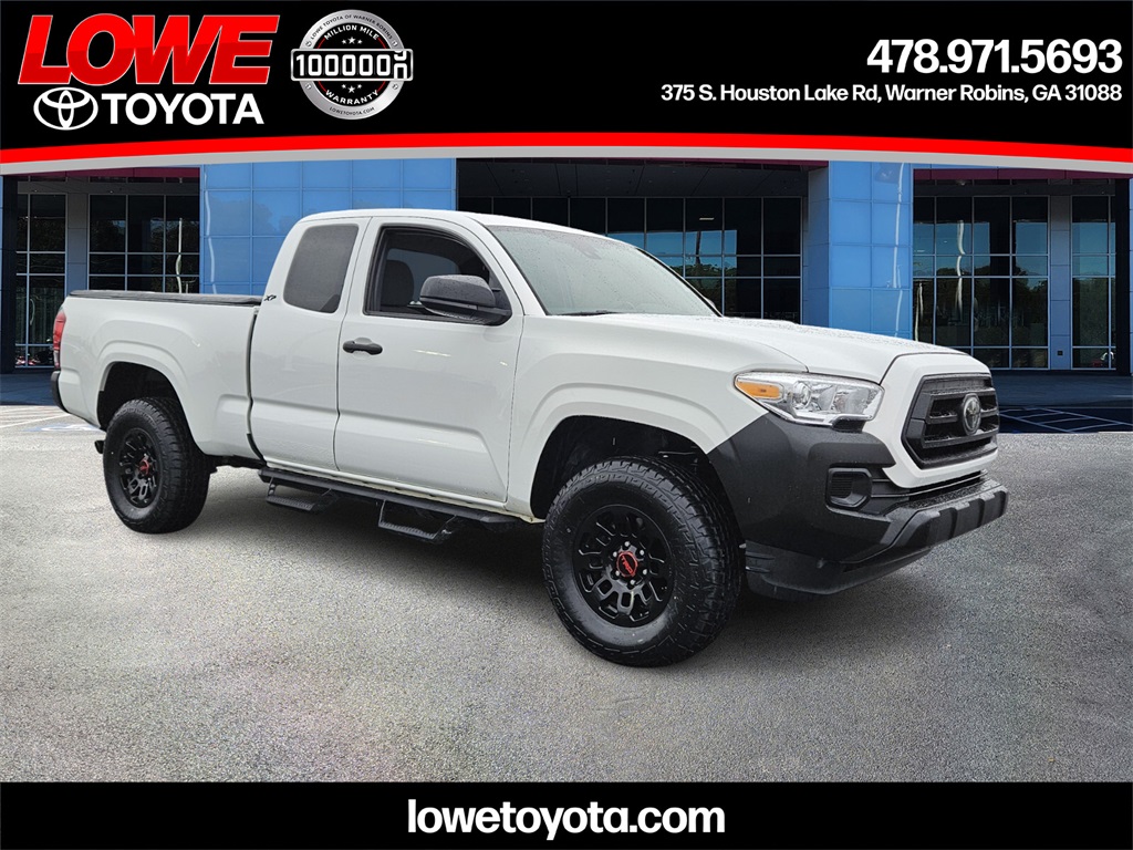 2022 Toyota Tacoma SR's photo