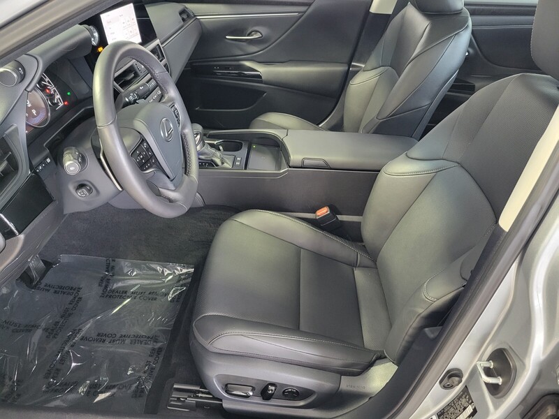 2025 Lexus ES 300h photo 9
