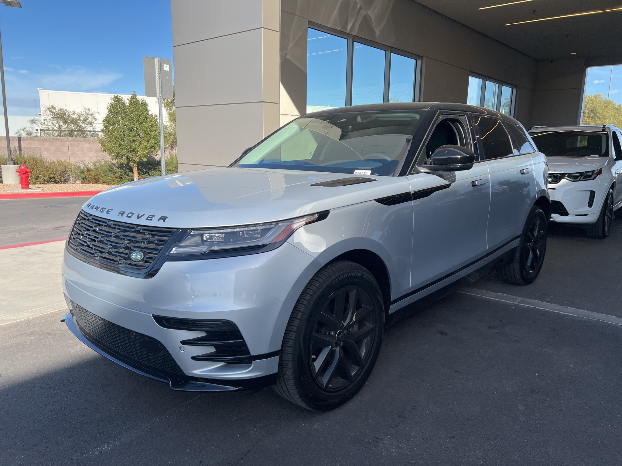 2025 Land Rover Range Rover Velar Dynamic SE