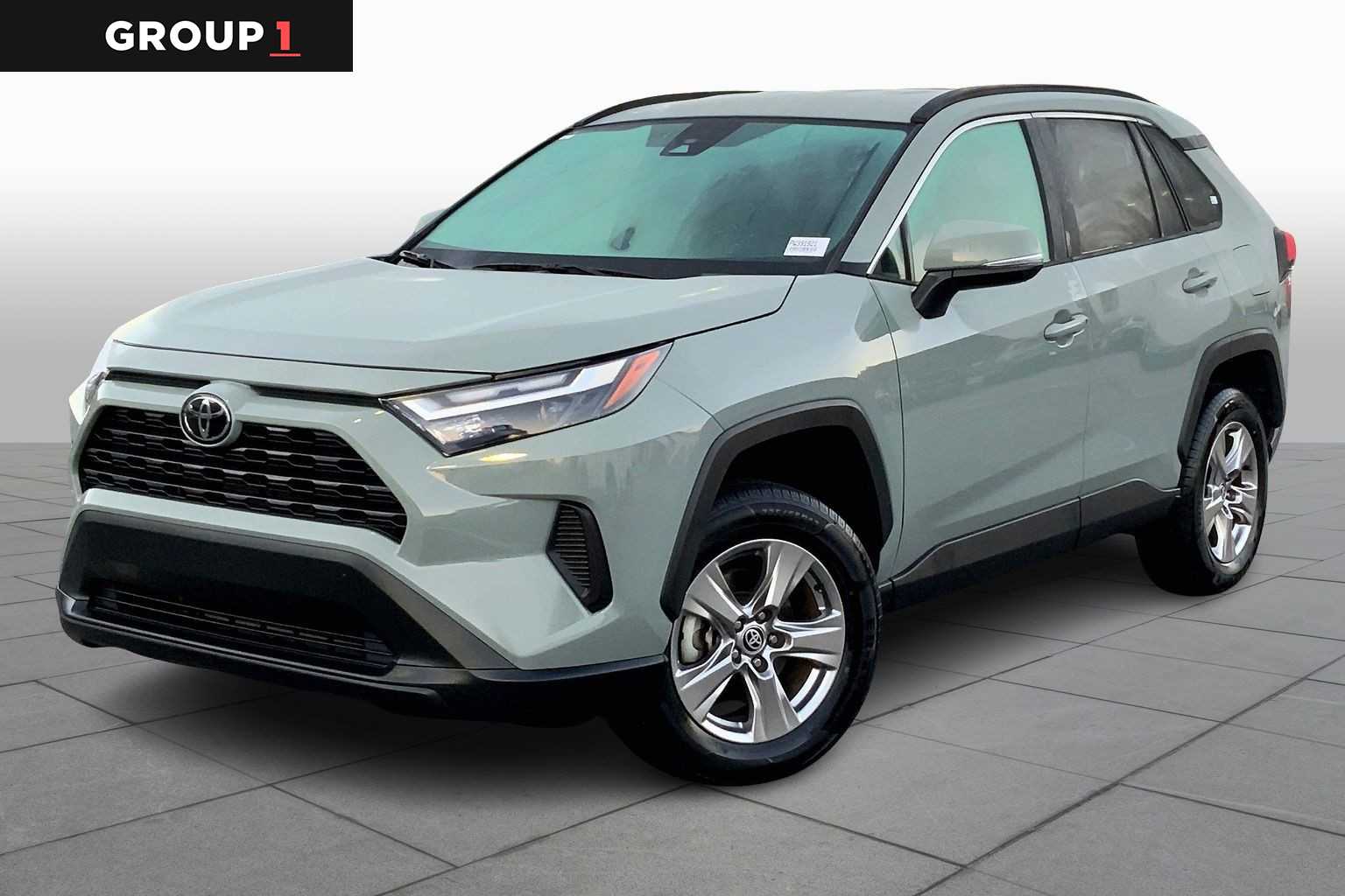2023 Toyota RAV4 XLE's photo
