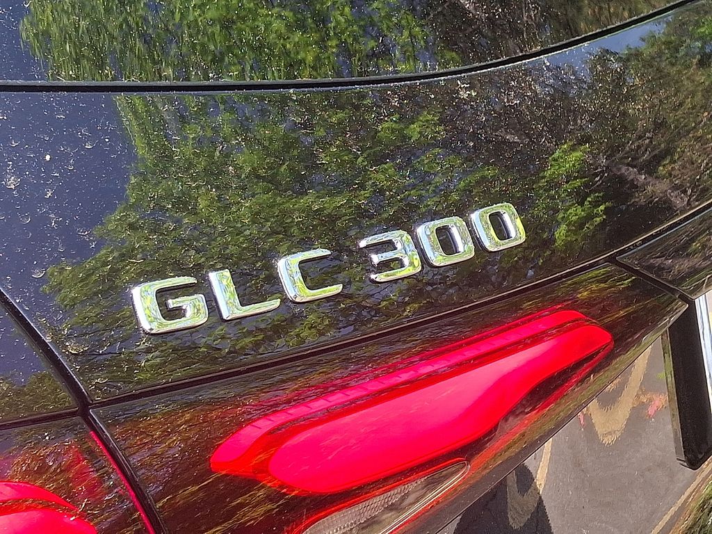 2025 Mercedes Benz GLC 300 4MATIC photo 18