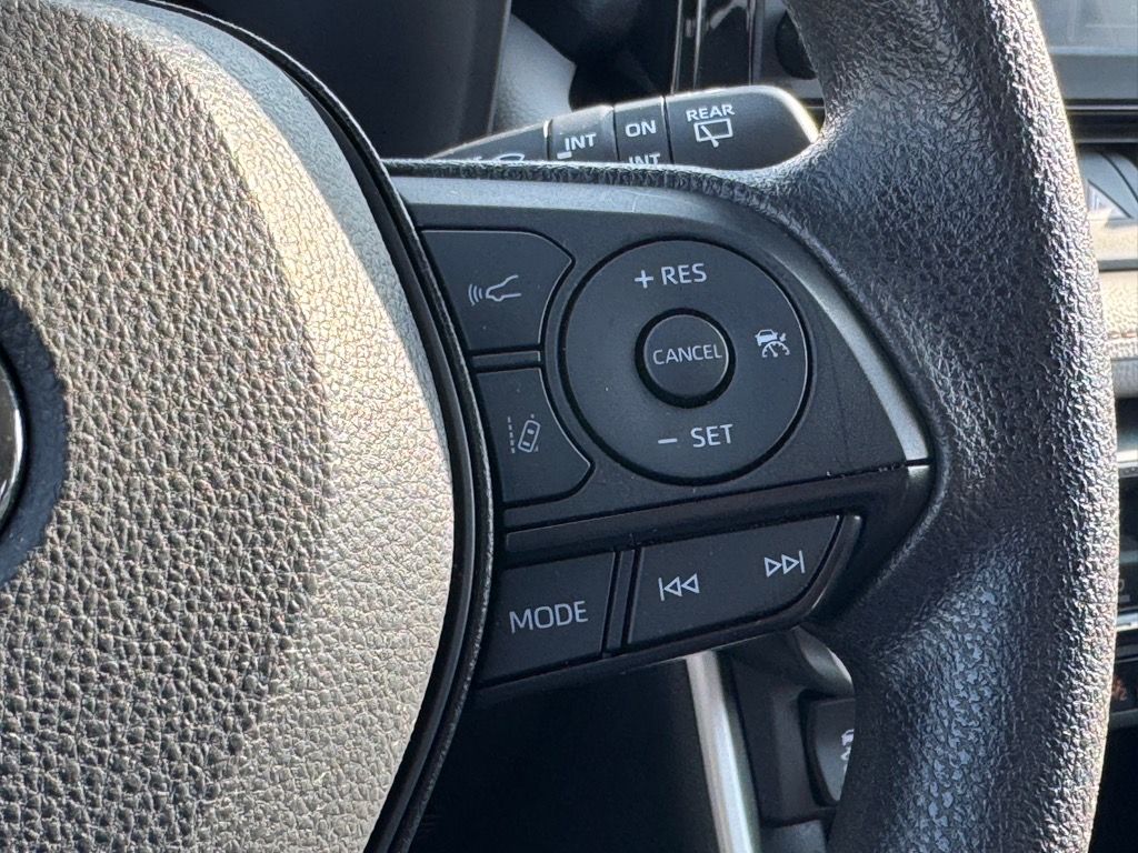 2022 Toyota RAV4 XLE photo 15