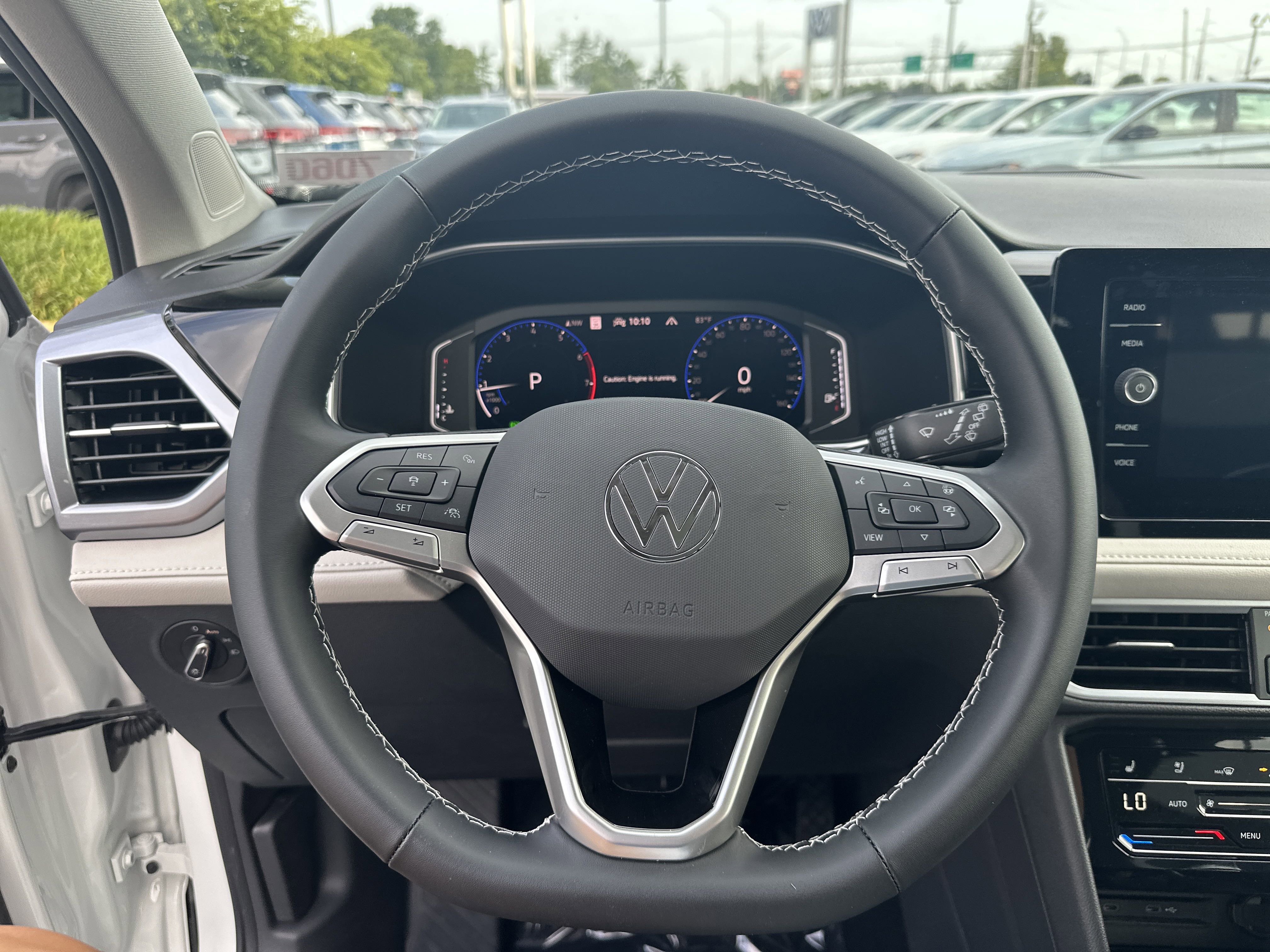 2025 Volkswagen Tiguan SE photo 3