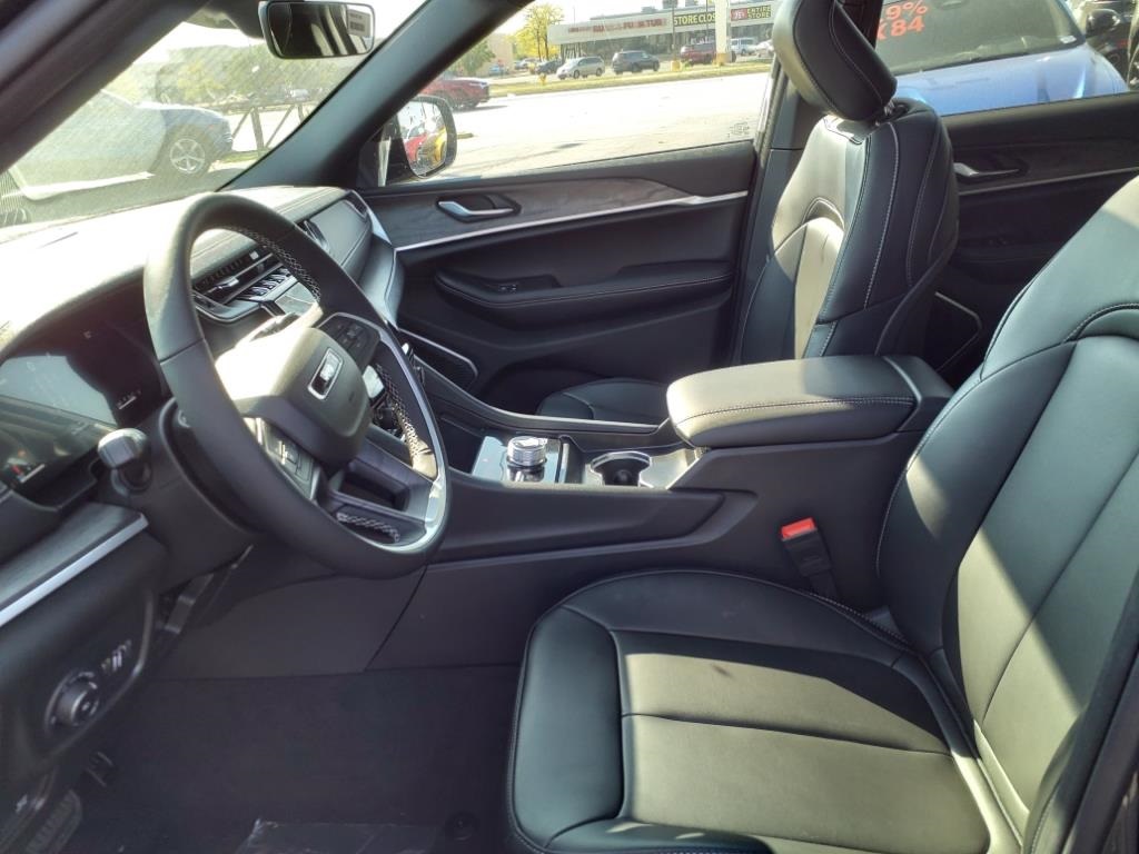 2025 Jeep Grand Cherokee Limited photo 8