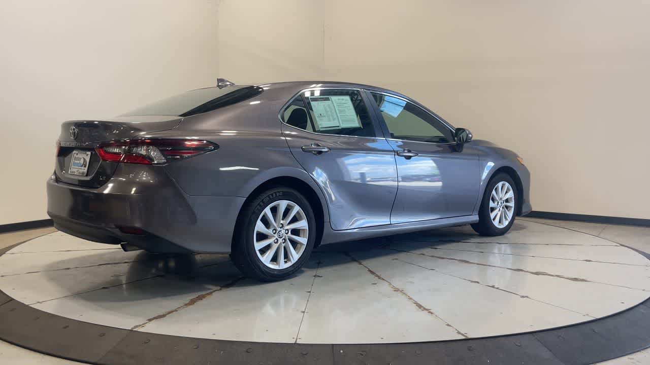2023 Toyota Camry LE photo 3