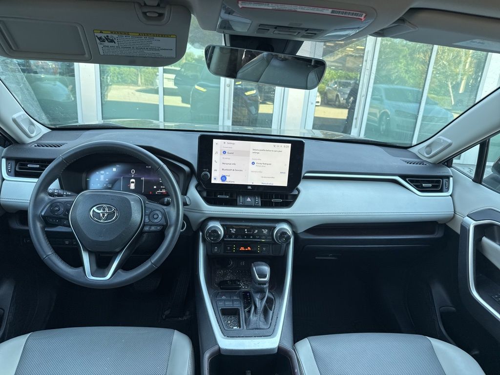 2023 Toyota RAV4 Limited photo 4
