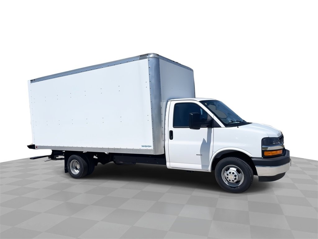 2025 Chevrolet Express Cutaway Base's photo